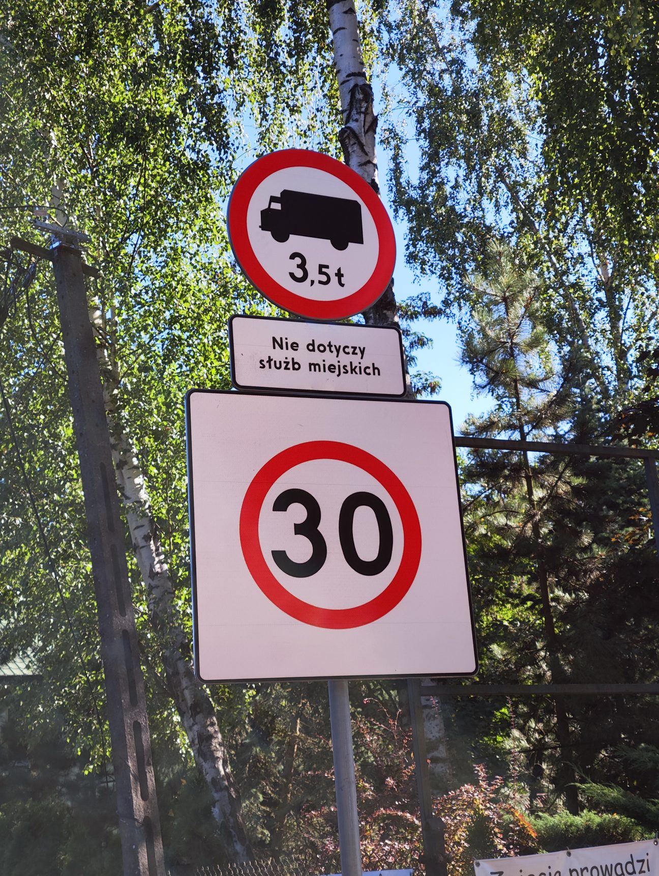 Znaki drogowe wprowadzenie obszaru tempo 30